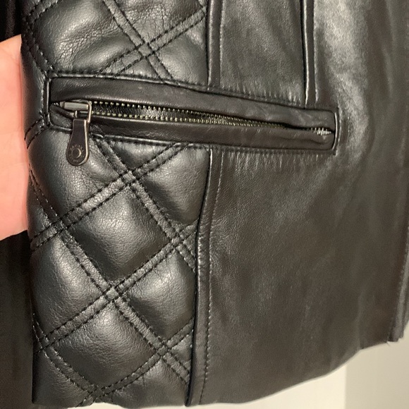 Banana Republic women’s leather jacket in Medium - Picture 3 of 17